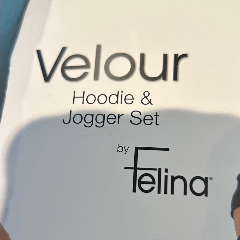 Felina Velour Hoodie and Jogger Set in Black. Size M - Picture 3 of 3